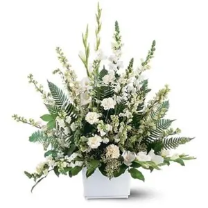 Ir al producto: Centro funerario de claveles lisianthus y gladiolos blancos
