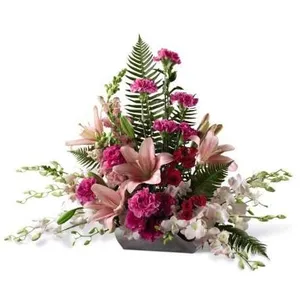 Ir al producto: Centro funerario de claveles y liliums rosa