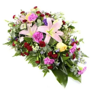 Ir al producto: Cojin de liliums claveles rosas y margaritas