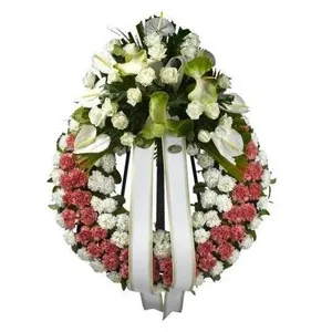 Ir al producto: Corona de rosas y claveles
