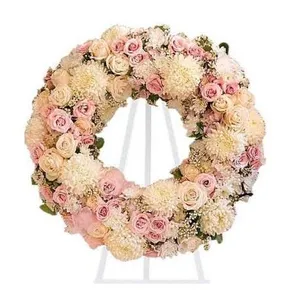Ir al producto: Corona de rosas y crisantemos