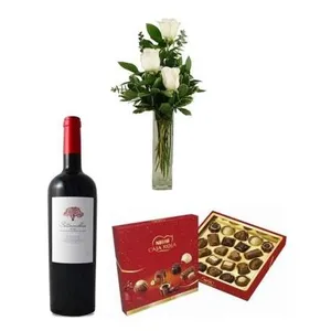 Ir al producto: 3 rosas blancas con bombones y vino