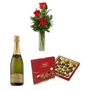 Ir al producto: 3 rosas rojas con bombones y cava