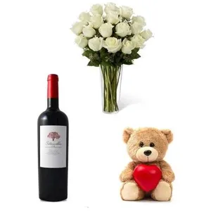 Ir al producto: Ramo de 10 rosas blancas con vino y osito de peluche