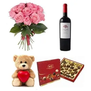 Ir al producto: Ramo de 10 rosas rosadas con osito vino y bombones