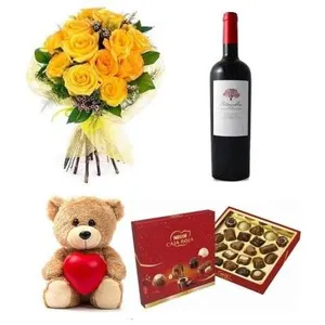 Ir al producto: Ramo de 10 rosas amarillas con osito vino y bombones