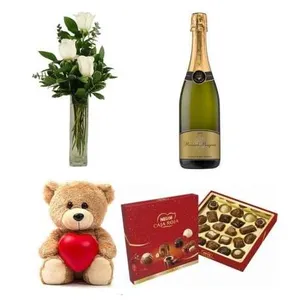 Ir al producto: 3 rosas blancas con osito cava y bombones