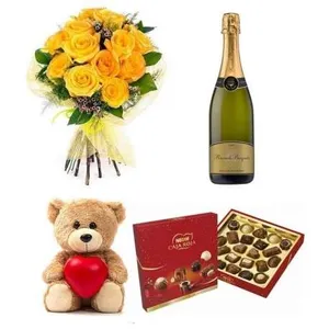 Ir al producto: Ramo de 10 rosas amarillas con osito cava y bombones