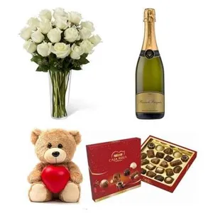 Ir al producto: Ramo de 10 rosas blancas con osito cava y bombones
