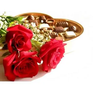 Ir al producto: 3 rosas rojas con bombones